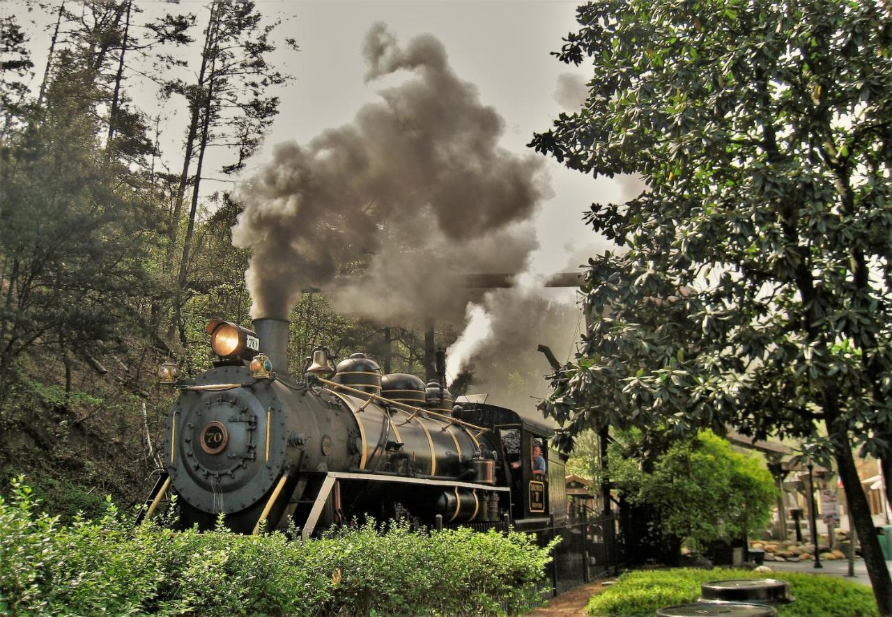 Whispering Winds, Hot Tub, Game Room, Wifi, 1089 Free Tickets Each Paid Day, Dollywood And More 개틀린버그 외부 사진