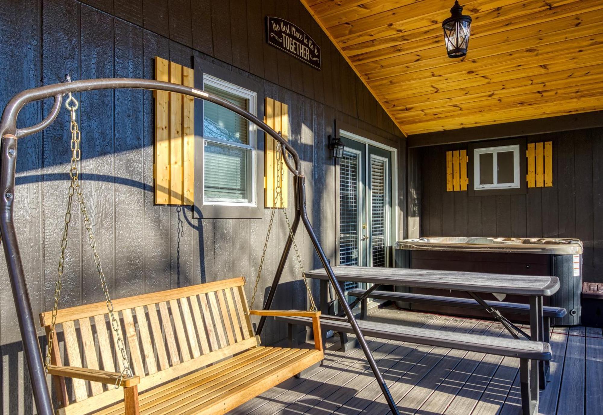 Whispering Winds, Hot Tub, Game Room, Wifi, 1089 Free Tickets Each Paid Day, Dollywood And More 개틀린버그 외부 사진