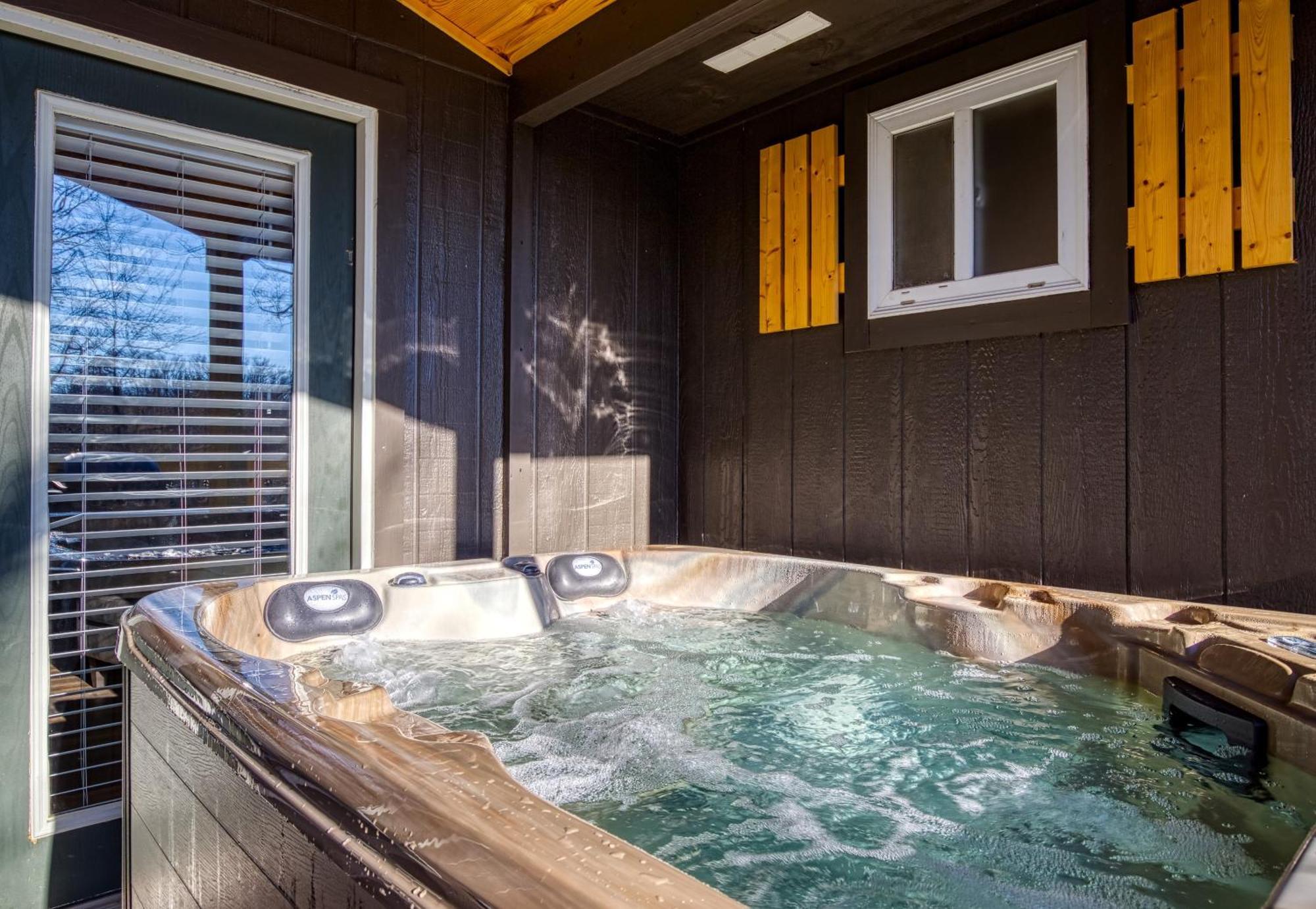 Whispering Winds, Hot Tub, Game Room, Wifi, 1089 Free Tickets Each Paid Day, Dollywood And More 개틀린버그 외부 사진