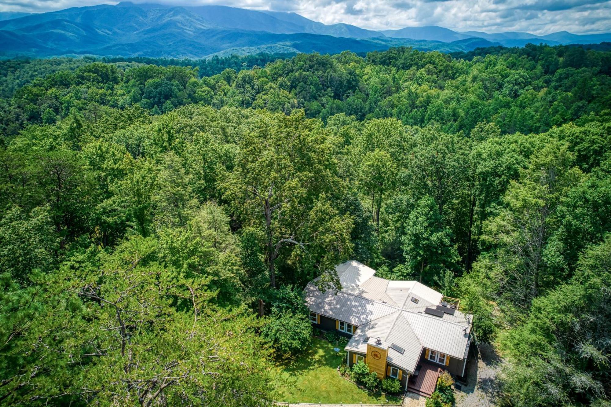 Whispering Winds, Hot Tub, Game Room, Wifi, 1089 Free Tickets Each Paid Day, Dollywood And More 개틀린버그 외부 사진