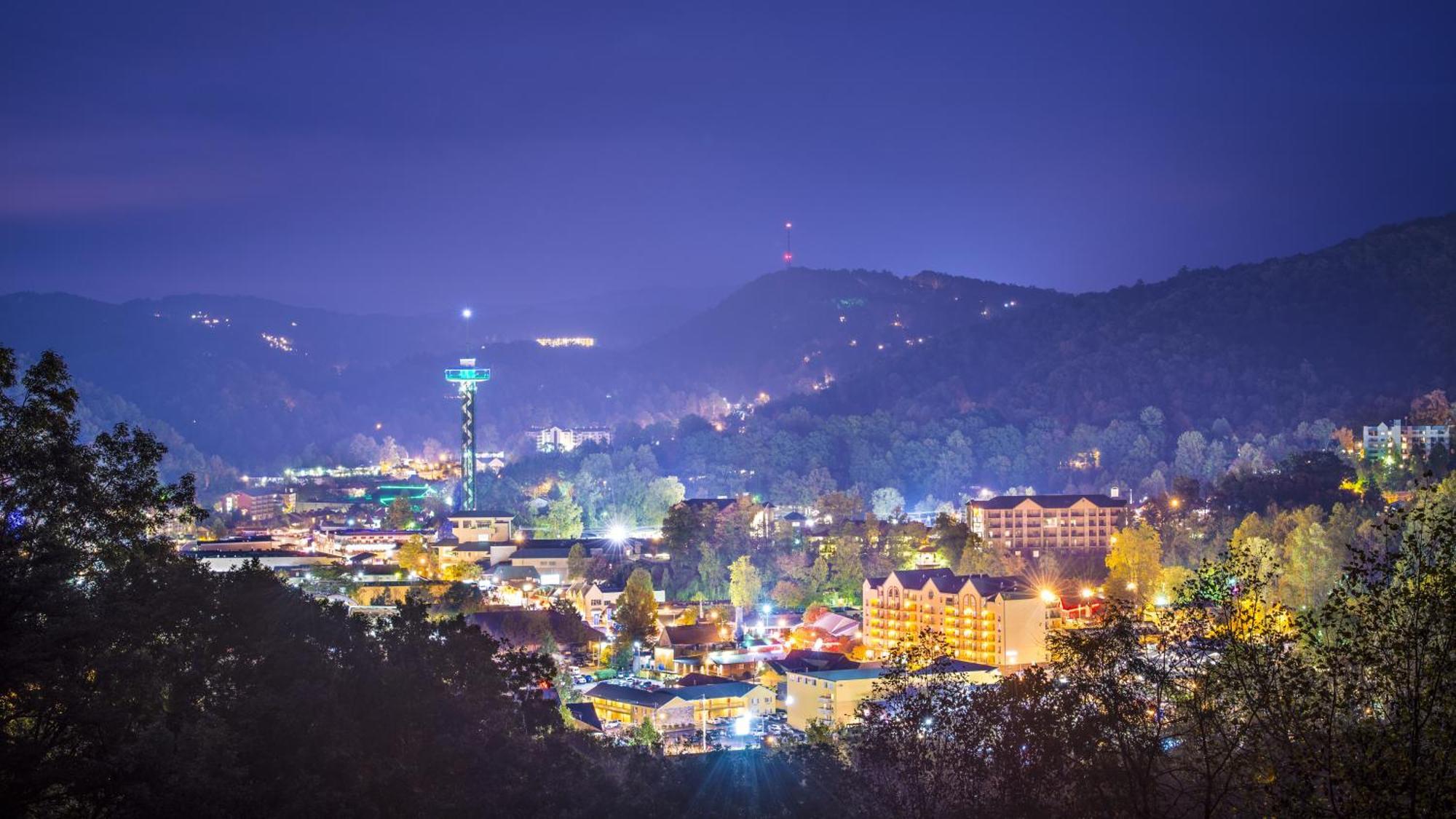 Whispering Winds, Hot Tub, Game Room, Wifi, 1089 Free Tickets Each Paid Day, Dollywood And More 개틀린버그 외부 사진